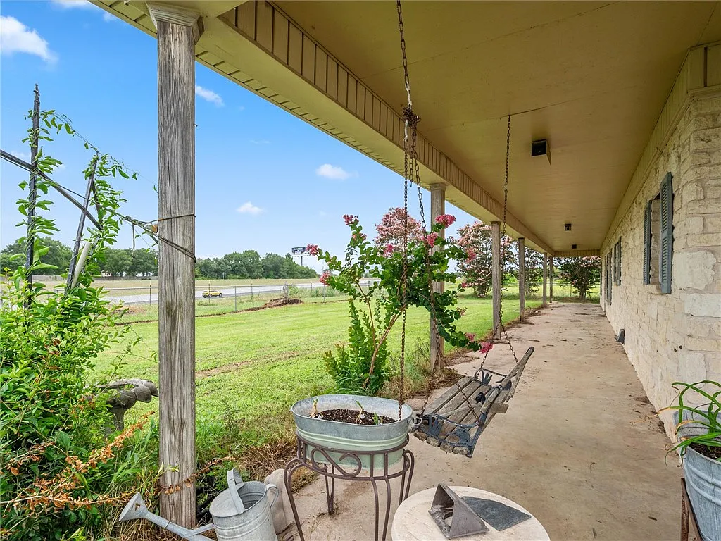 3 bed, 2265 sqft, $2,000 — Photo 3