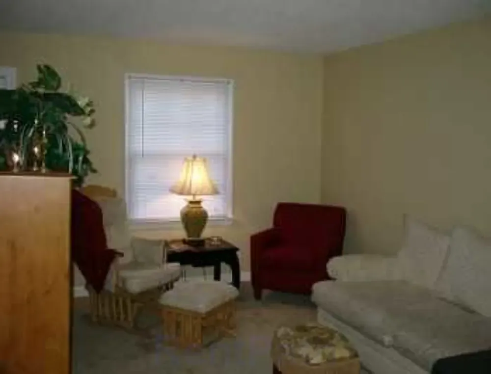 Oakmont Square Apartments — Photo 4