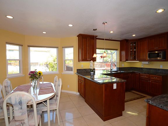4th image of 1121 Valley Quail Cir