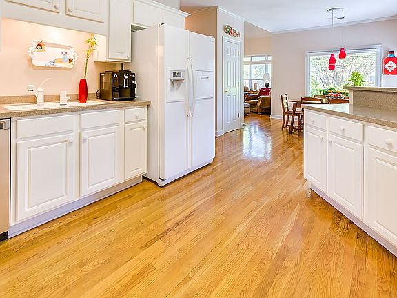 5th image of 9828 Garden Pl