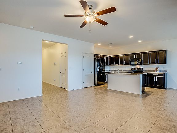 4th image of 1061 E Madera Grove Ln