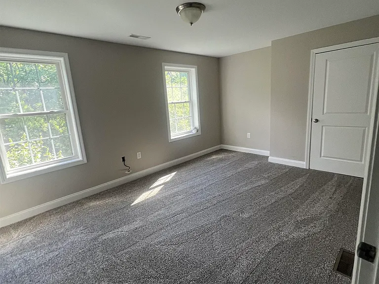 21 Clancy Dr — Photo 12