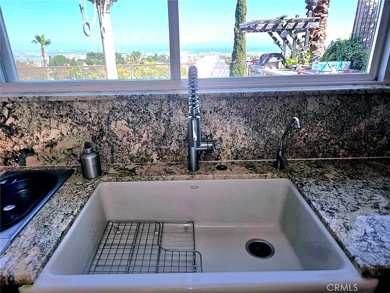 342 Lois Ln — Photo 18