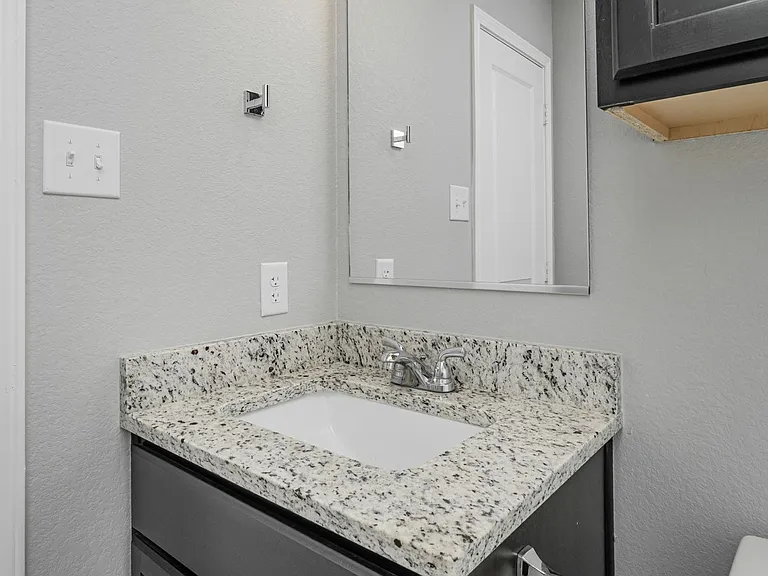 521 Fallbrook Dr — Photo 45