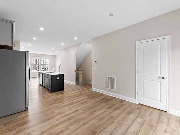 4th image of 210 Judson Ave Unit 1