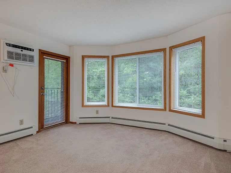 Vernon Oaks Apartments — Photo 26