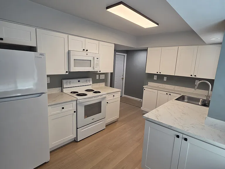 1404 N Bowman Rd — Photo 2