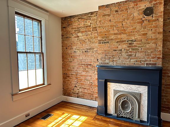 2nd image of 402 Liberty Hl #1