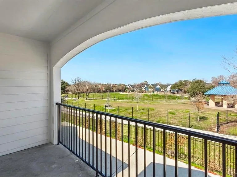 11623 Waldemar Dr — Photo 15