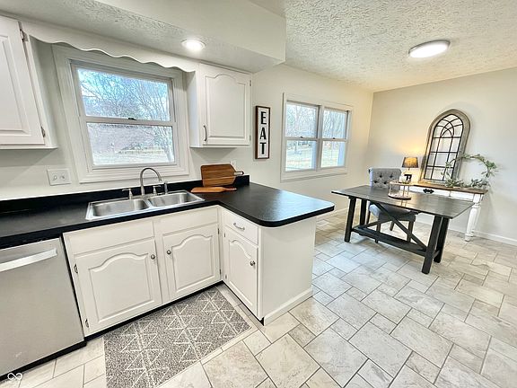 2nd image of 1737 Brer Rabbit Dr