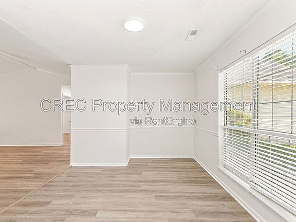 5th image of 136 Chandler Dr