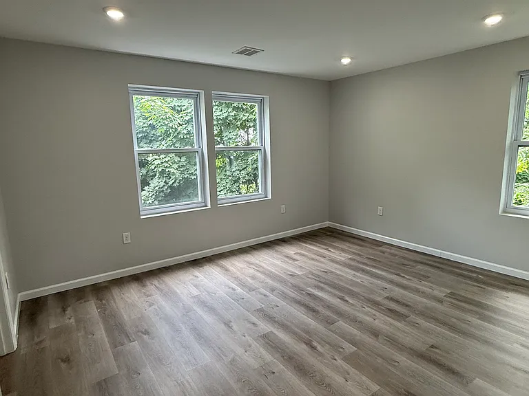 388-390 S 6th St #5 — Photo 9