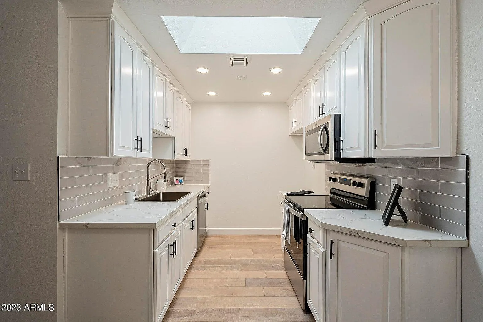 2 bed, 863 sqft, $1,695 — Photo 1