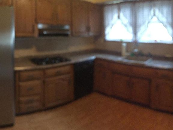 5th image of 15 Stratford Dr