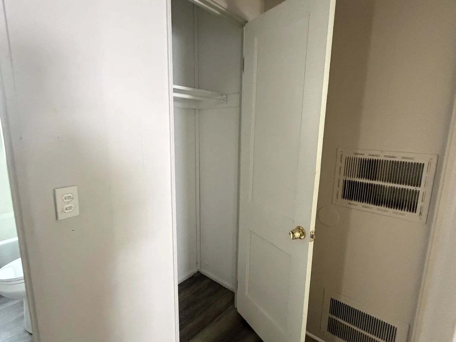 820 Woodbine Avenue - 1 — Photo 3