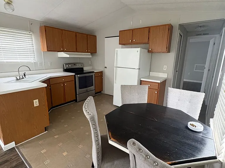 48 Prentis Rd — Photo 2