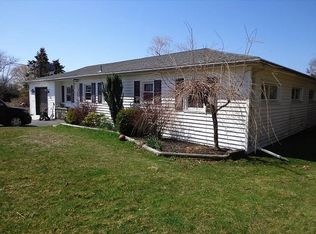 128 Honeyman Ave, Middletown, RI 02842