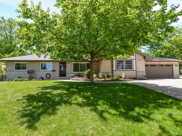 875 Plateau LANE, Waukesha, WI 53186
