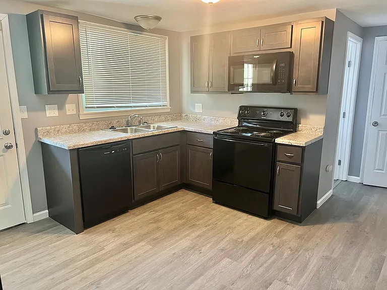 238 Sadonia Ave — Photo 3