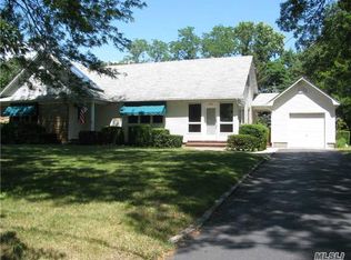 1090 Ostrander Ave, Riverhead, NY 11901