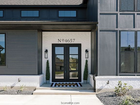 3rd image of 4657 River Valley Dr
