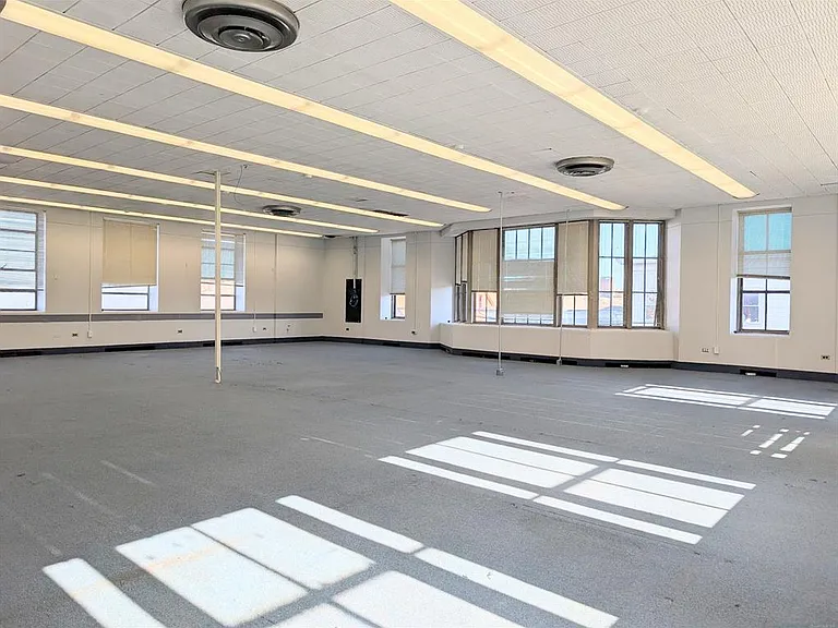 1071 E Main St #1 — Photo 30