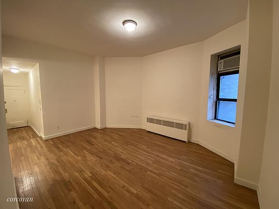 4th image of 19 E 71st St APT 4b