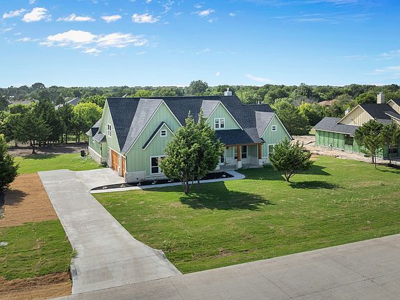 3rd image of 3061 Stonebriar Dr