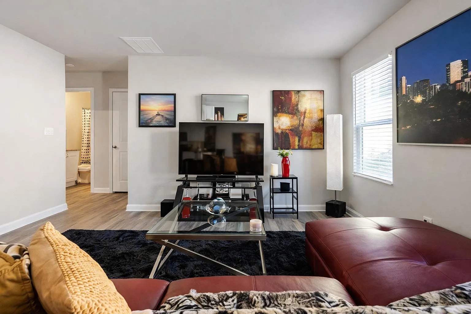 4 bed, 2.0 bath, 2400 sqft, $1,139 — Photo 3