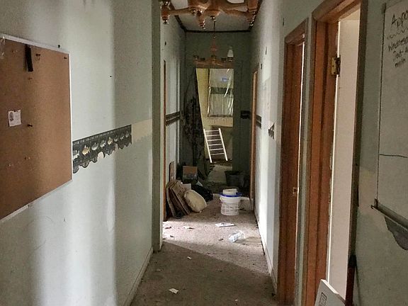 5th image of 604 E Paw Paw St