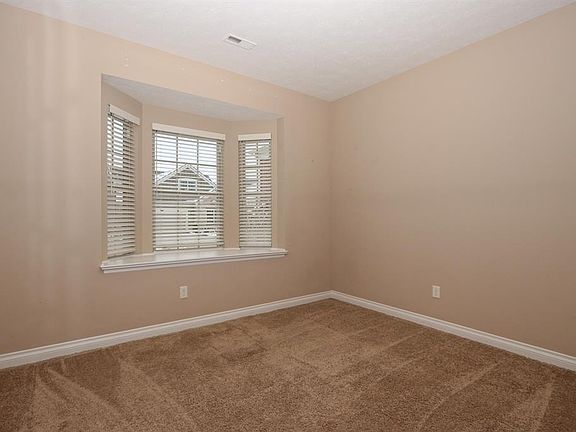 4th image of 6650 Liberty Cir