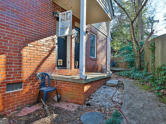 4th image of 487 Lakeshore Dr NE #2