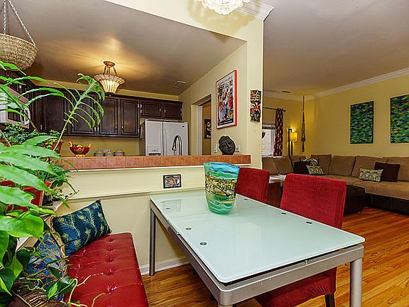 5th image of 816 N Dearborn St APT 2C