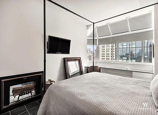 Sold by Warburg | media 19