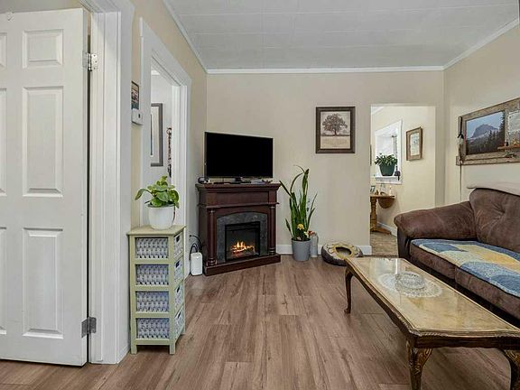 5th image of 11713 SW 20th Ave
