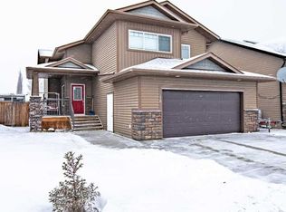 18 E Mackenzie Cres, Lacombe, AB T4L0B2