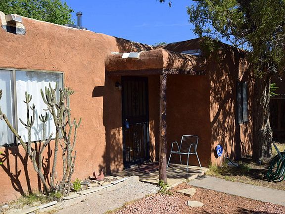 4th image of 2117 Palomas Dr NE
