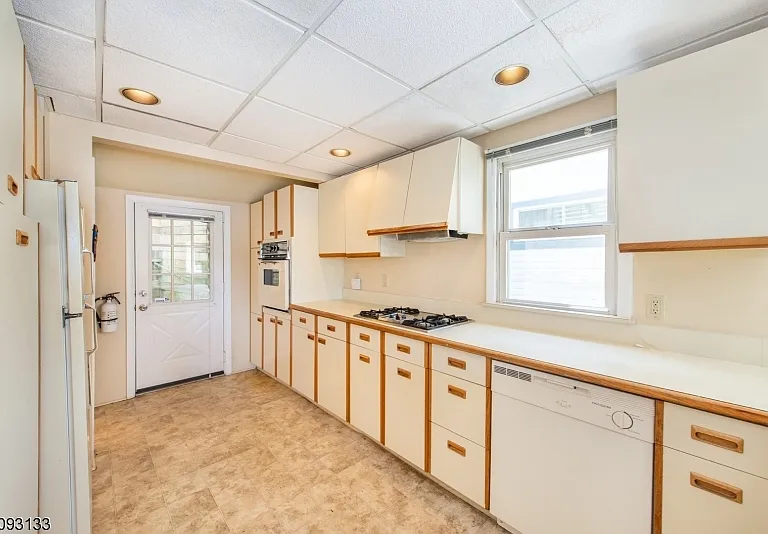 21 E Shore Rd — Photo 9