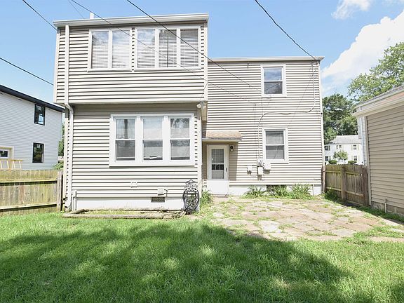 4th image of 1214 Woodlawn Blvd