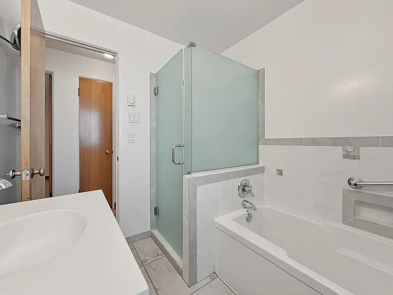 1101 Locust St — Photo 11