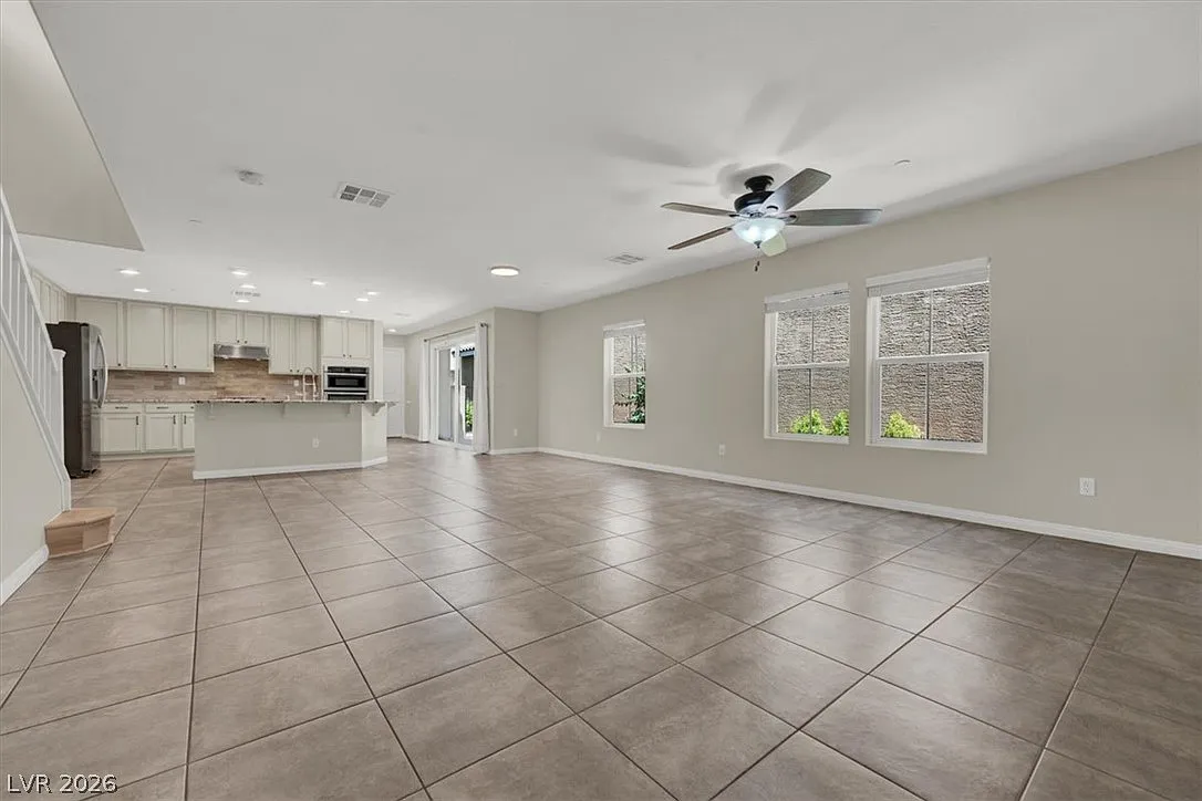 3 bed, 3.0 bath, 2363 sqft, $2,450 — Photo 4
