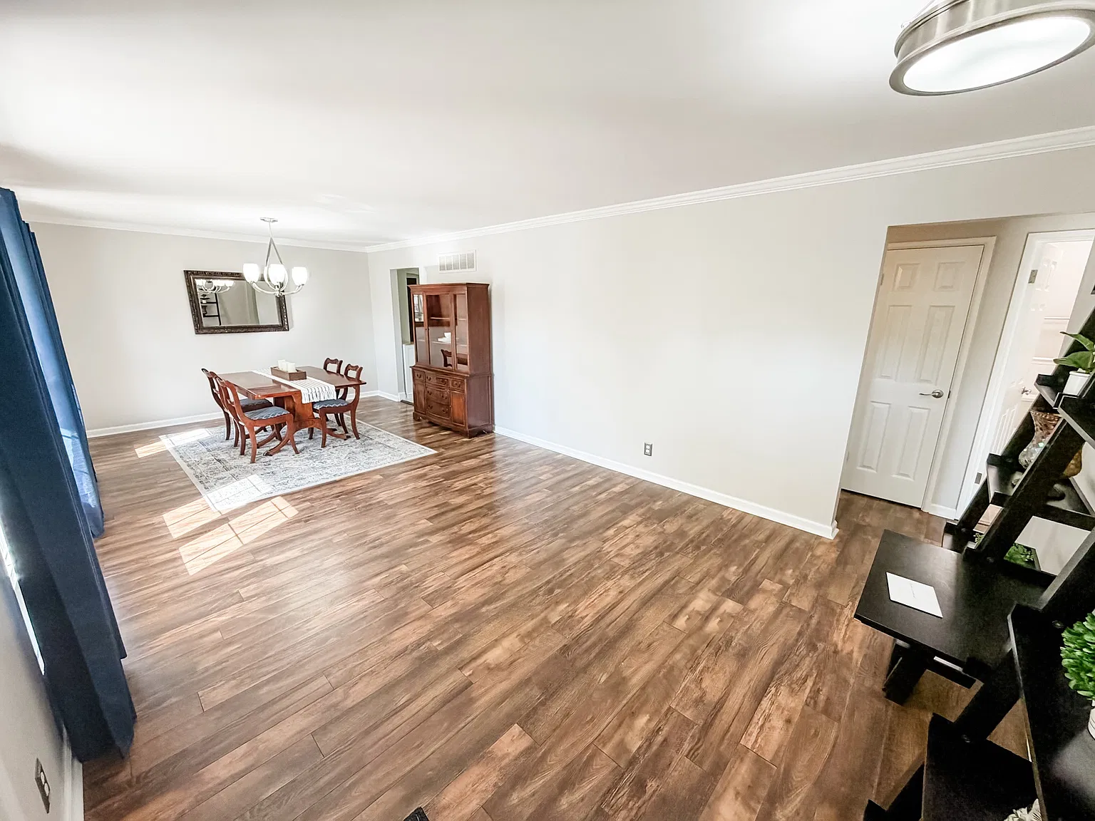 3 bed, 1444 sqft, $2,545 — Photo 3