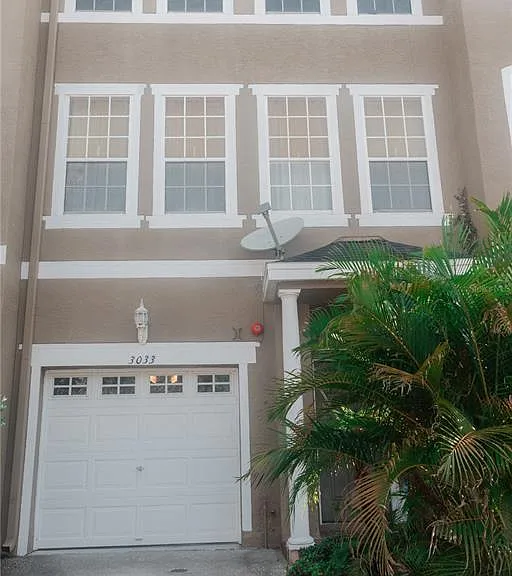 3033 Pointeview Dr — Photo 1