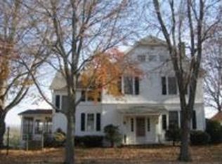 1112 N 4th St, Burlington, IA 52601
