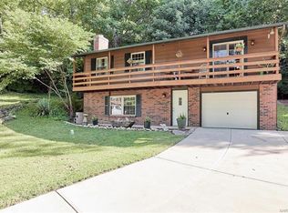 25 Stonecliff Dr, Fenton, MO 63026