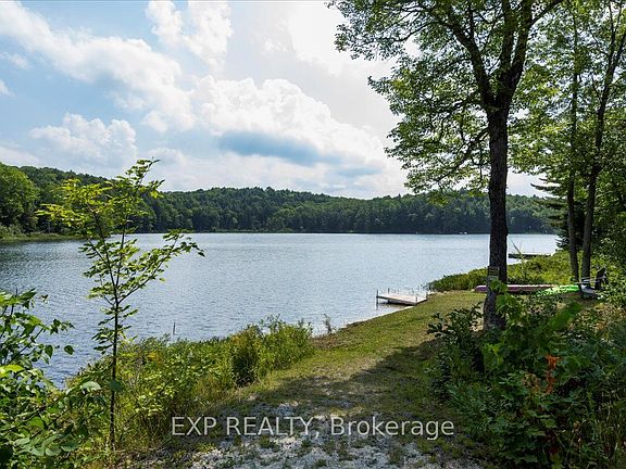 3rd image of 1867 Fraserburg Rd