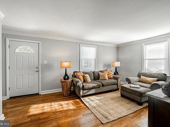 3rd image of 8 Garrett Rd