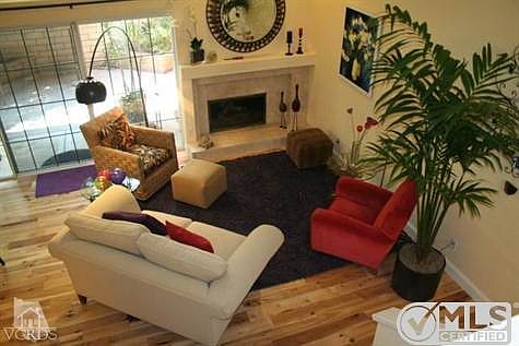 5th image of 2108 Los Feliz Dr