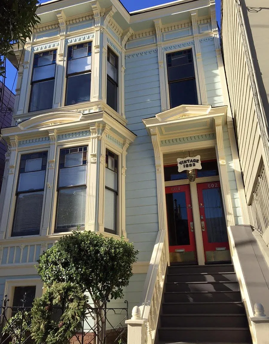 2 bed, 1025 sqft, $5,200 — Photo 1