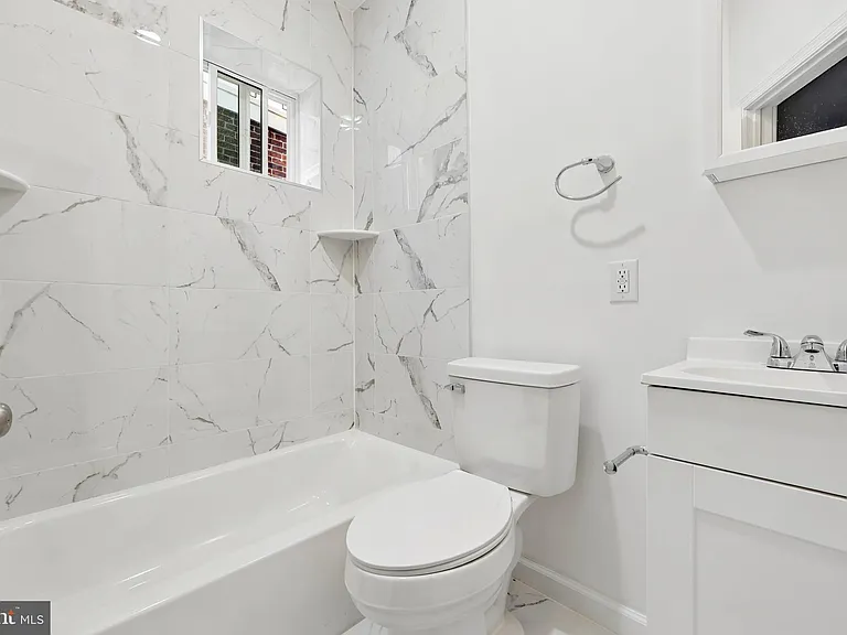 2821 N Stillman St — Photo 11